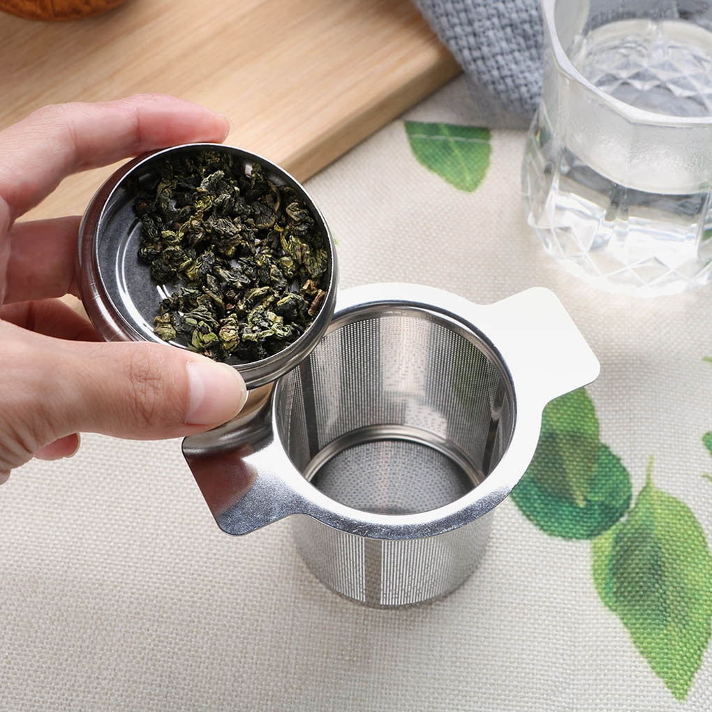 Making Loose Leaf Tea Using Stainless Steel Tea Strainer With Lid