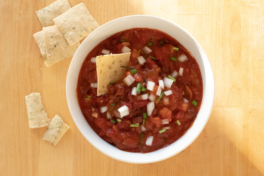 Every Body Eat Recipe 3 Bean Chili With Chive And Garlic Cracker Thins
