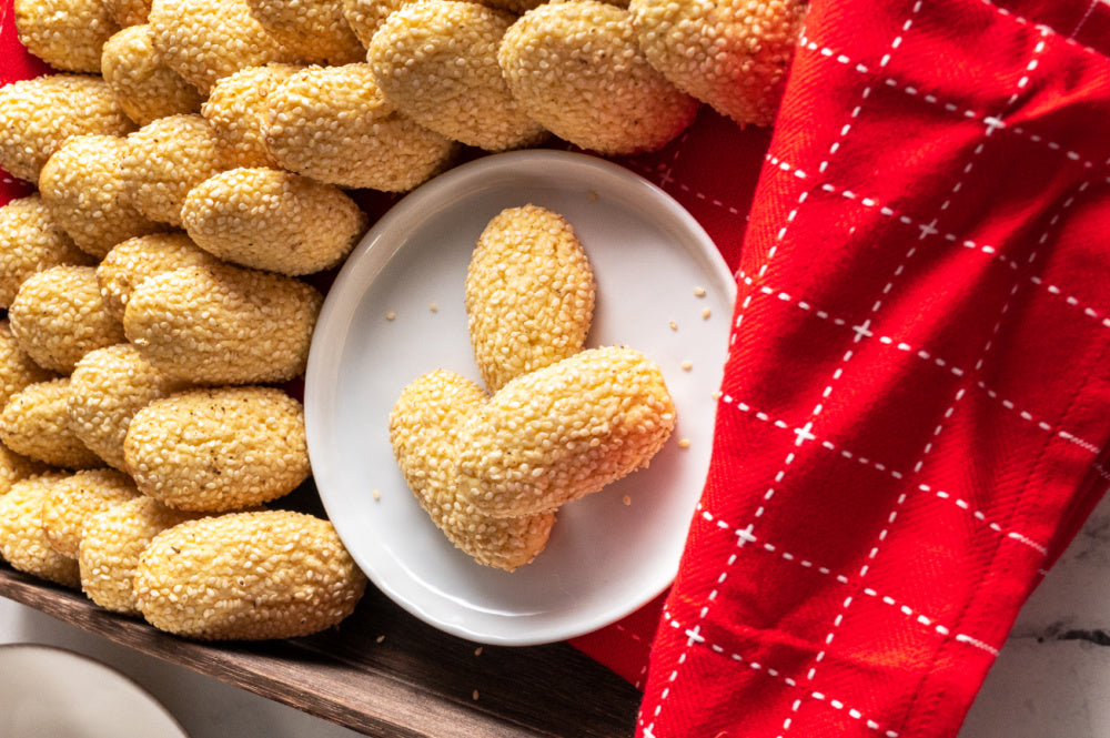 Bobs Red Mill Sesame Seed Cookies With Red Cloth